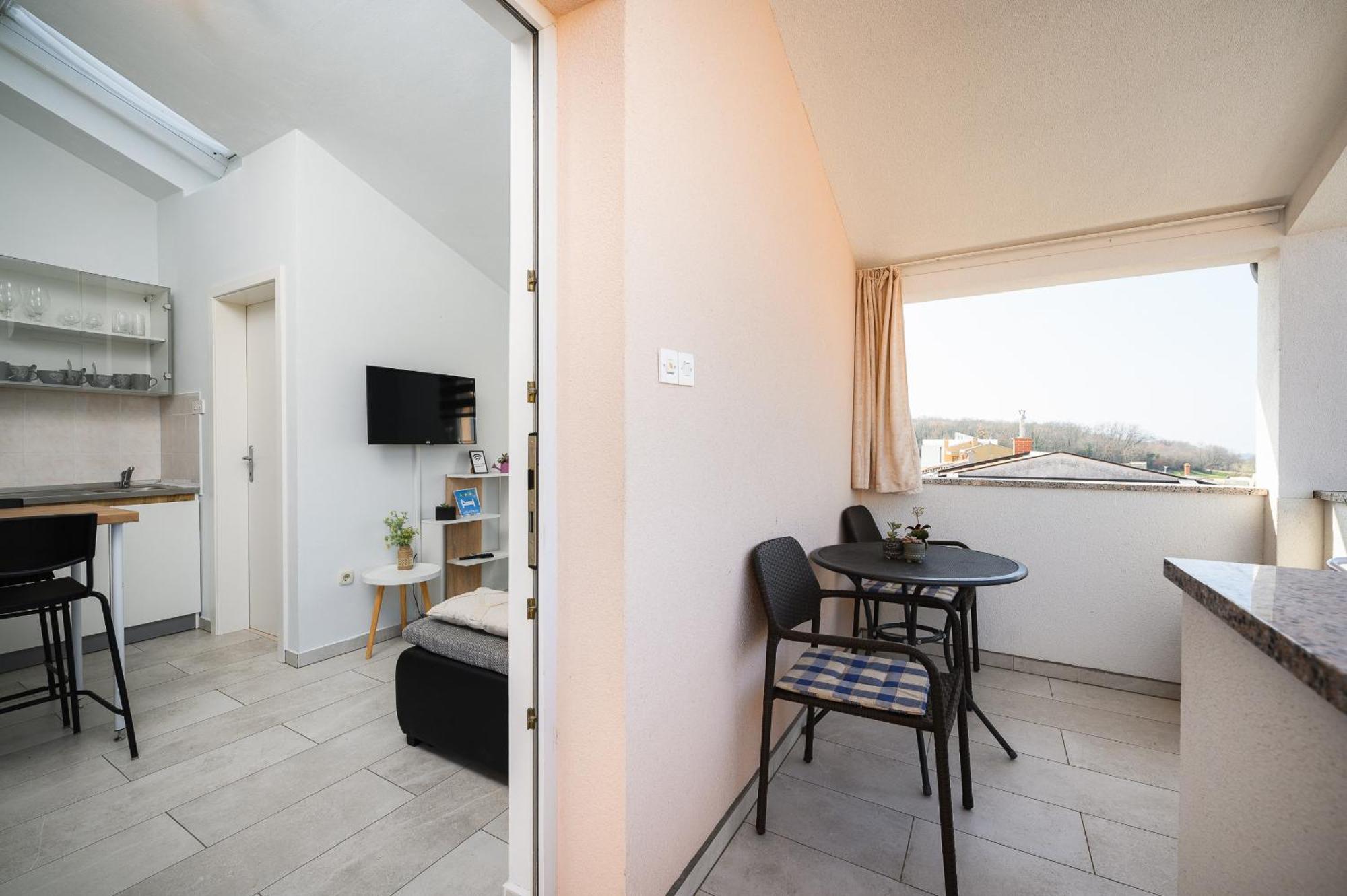 Charming Apartments Rose 1&2 With Pool 포레치 외부 사진
