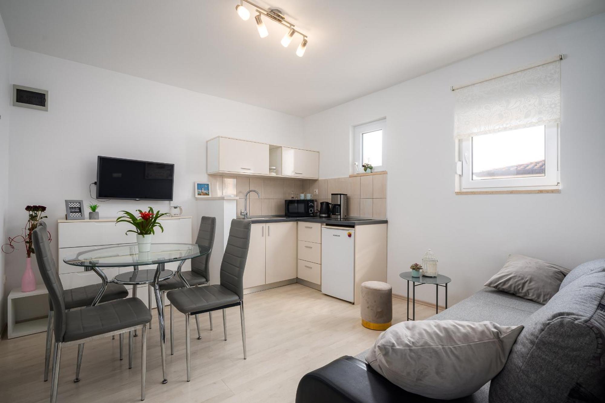 Charming Apartments Rose 1&2 With Pool 포레치 외부 사진