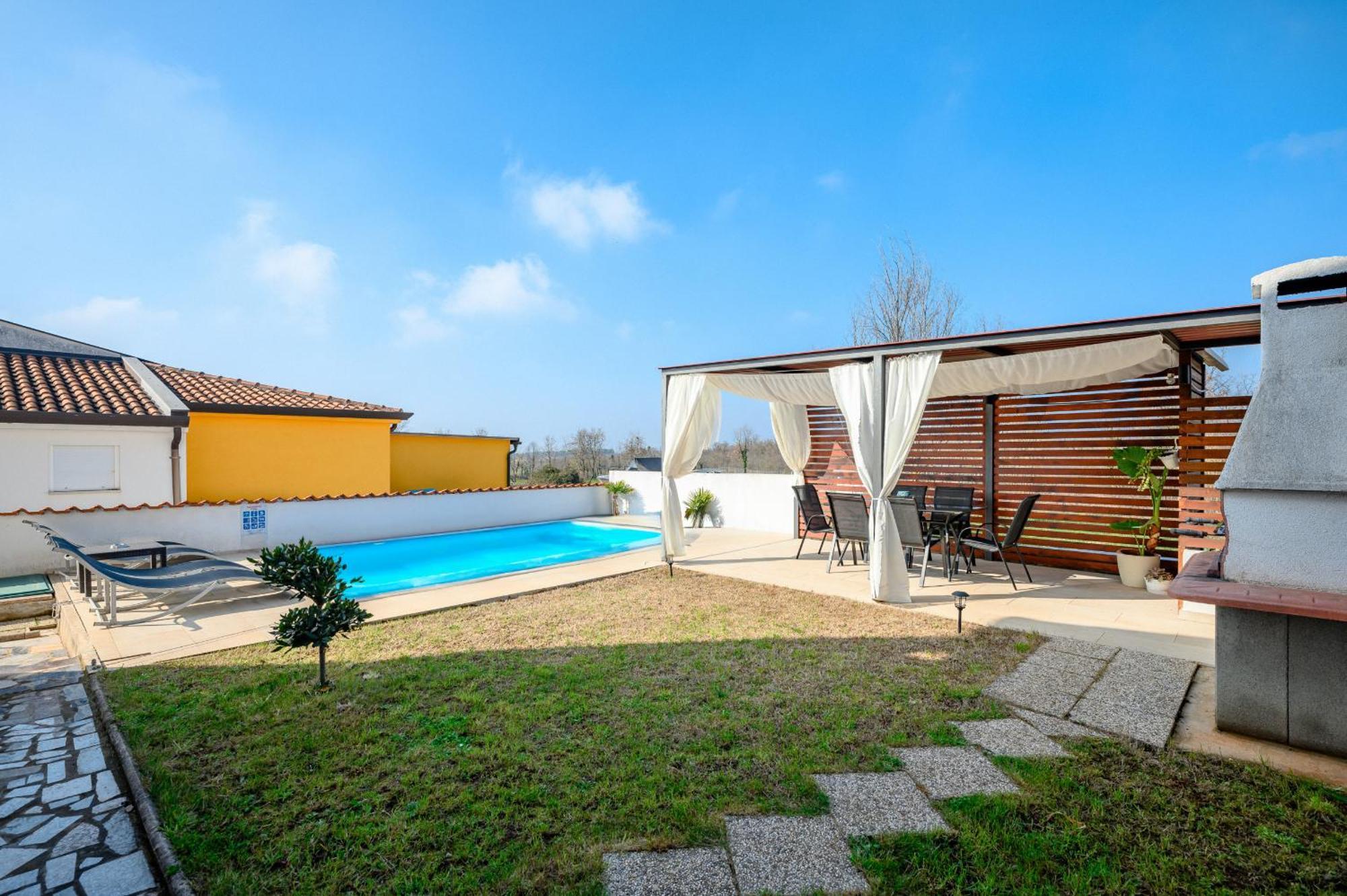 Charming Apartments Rose 1&2 With Pool 포레치 외부 사진