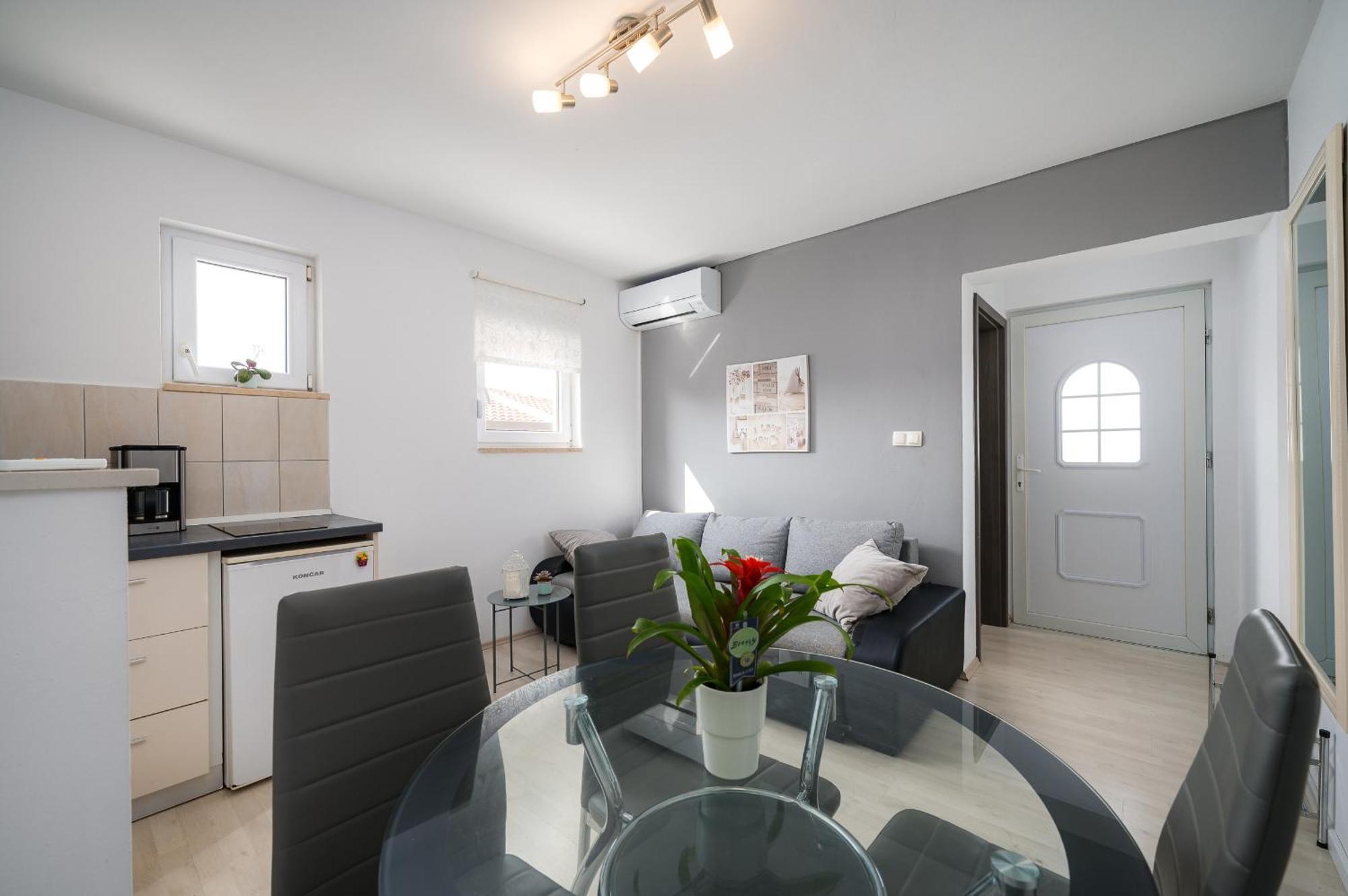 Charming Apartments Rose 1&2 With Pool 포레치 외부 사진